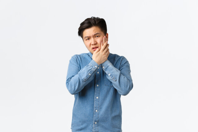 Sâu răng hình thành một phần từ những thói quen xấu hằng ngày