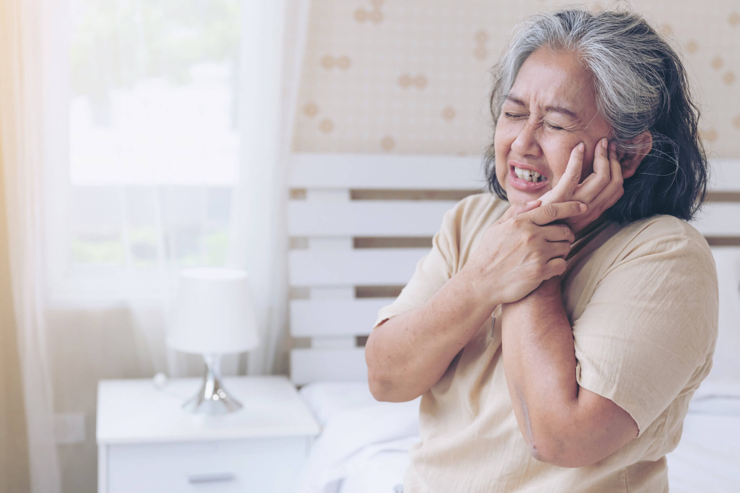 Những vấn đề răng miệng mà người cao tuổi dễ gặp phải
