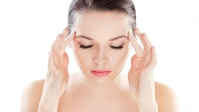 Hóp thái dương khi niềng xảy ra do nhiều nguyên nhân khác nhau