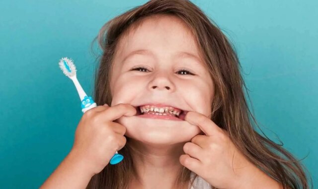 Phụ huynh nên quan tâm đến vấn đề răng miệng của trẻ nhỏ ngay từ sớm 