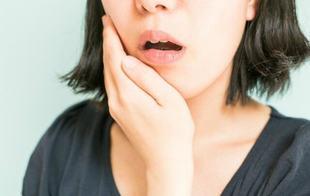 Răng hàm cắt trúng má có thể gây ra những ảnh hưởng thế nào?
