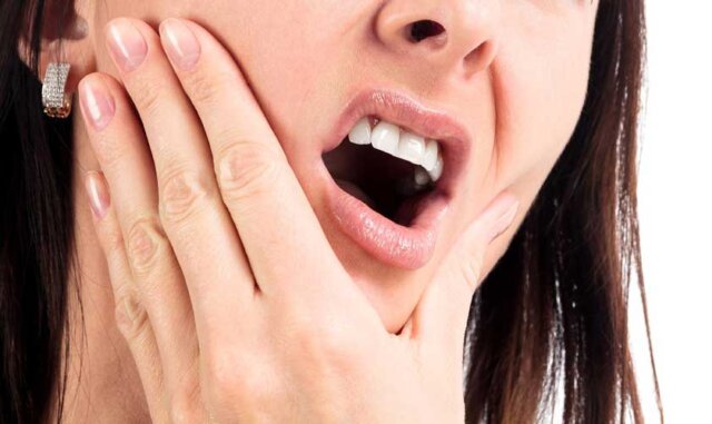 Sau một thời gian dài, răng đã bọc sứ bị đau nhức có nhiều nguyên nhân